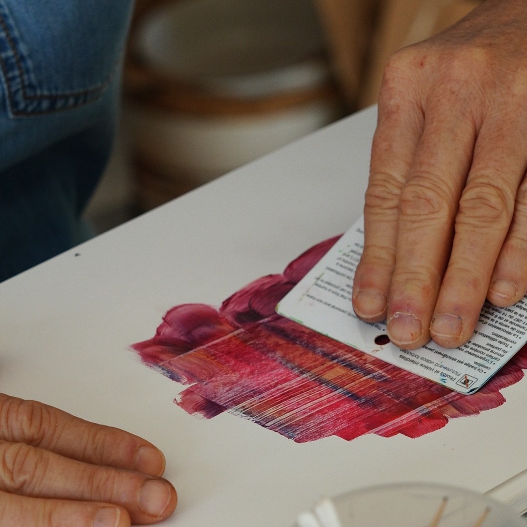 atelier intuitif de dessin et de peinture pour calmer le mental. activité artistique au gîte