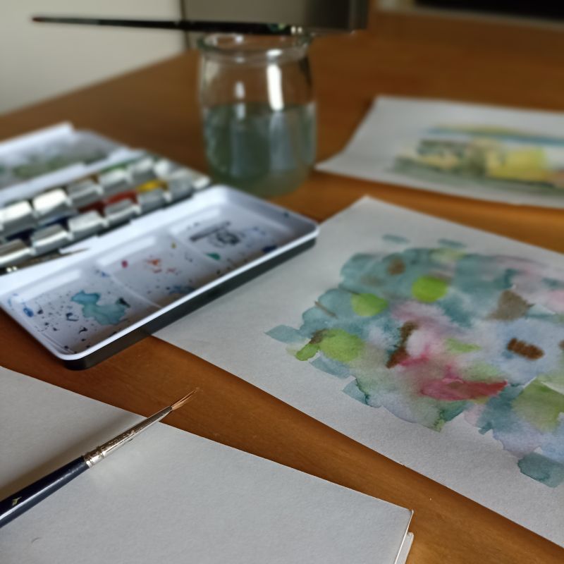atelier intuitif de dessin et de peinture. activité artistique au gîte
